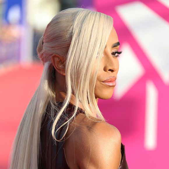 Le chanteur a entendu l'appel de Victor et lui a répondu

Bilal Hassani - Tapis rouge de la cérémonie d'ouverture du 51éme Festival du Cinema Américain de Deauville à Deauville le 5 septembre 2025. © Denis Guignebourg/Bestimage