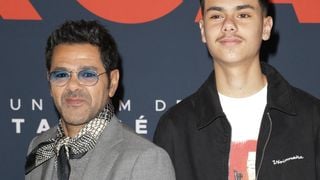 Après sa petite soeur Lila, Léon, le fils de Jamel Debbouze et Mélissa Theuriau, sort de sa réserve pour son "frère", un artiste qui monte