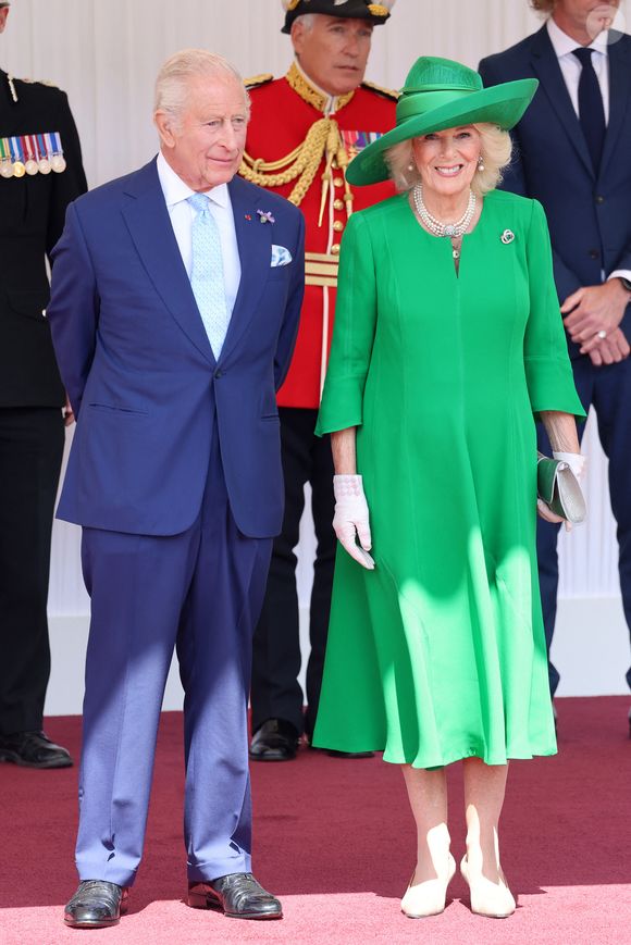 Le roi Charles III d'Angleterre et la reine consort Camilla accueillent le président Emmanuel Macron et sa femme Brigitte Macron à  Datchet Road le 8 juillet 2025.

© Chris Jackson / Pool / Julien Burton via Bestimage