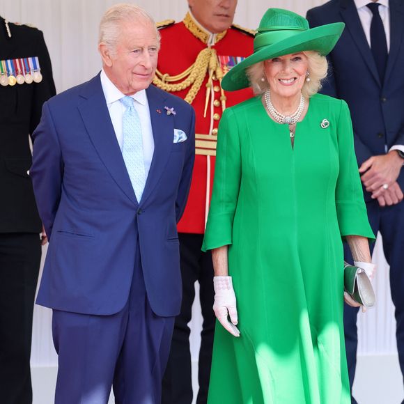 Le roi Charles III d'Angleterre et la reine consort Camilla accueillent le président Emmanuel Macron et sa femme Brigitte Macron à  Datchet Road le 8 juillet 2025.

© Chris Jackson / Pool / Julien Burton via Bestimage