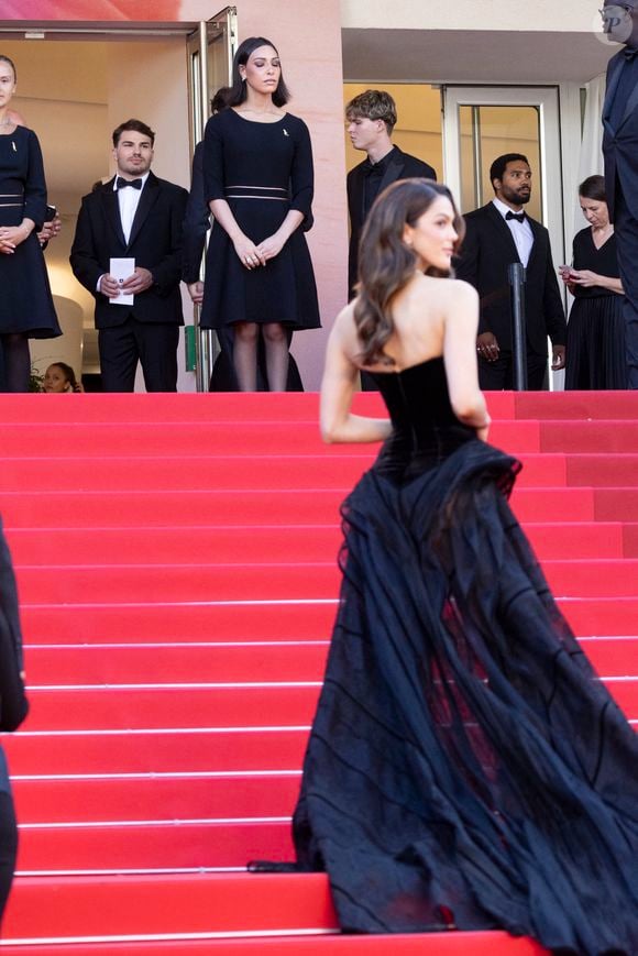 Antoine Dupont et Iris Mittenaere - Antoine Dupont et sa compagne Iris Mittenaere se retrouvent sur les marches  du film « Dossier 137 » lors du 78ème Festival International du Film de Cannes le 15 mai 2025.

© Jacovides / Moreau / Bestimage