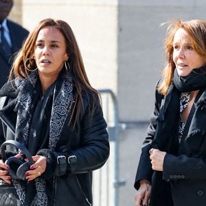 Alice Belaïdi et Philippine Leroy-Beaulieu aux arrivées des obsèques d'Emilie Dequenne au cimetière Père Lachaise à Paris, France, le 26 mars 2025. © Dominique Jacovides/Bestimage