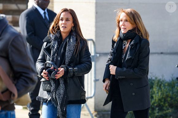 Alice Belaïdi et Philippine Leroy-Beaulieu aux arrivées des obsèques d'Emilie Dequenne au cimetière Père Lachaise à Paris, France, le 26 mars 2025. © Dominique Jacovides/Bestimage