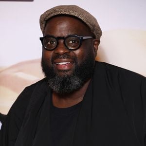 S'il accepte habituellement les sollicitations du public, il refuse catégoriquement que ses enfants soient impliqués

Issa Doumbia - Avant-première du film "Les K D'Or" au Grand Rex à Paris le 2 mars 2026. 

© Denis Guignebourg/Bestimage