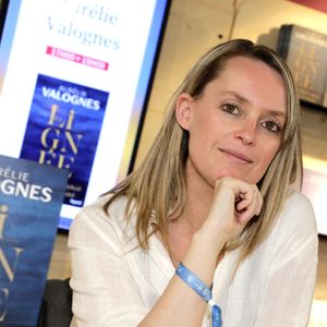 Info - La maison bretonne de Jane Birkin rachetée par l’écrivaine Aurélie Valognes qui souhaite faire de ce lieu une « maison des écrivaines » - Aurelie Valognes au Festival du Livre de Paris 2024 au Grand Palais Éphémère le 14 avril 2024.

© Cédric Perrin / Bestimage