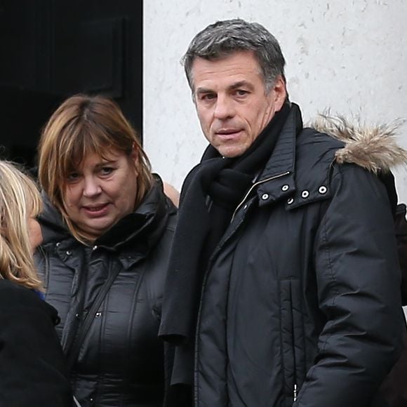 posait pas de question et je n’ai jamais pris ça comme un manque d'amour. C’était rigolo d'assister à des fêtes de grands", se remémore l'ex-compagne de Bruno Gaccio.

Michèle Bernier et Bruno Gaccio - Sortie des obsèques de François Cavanna au Père Lachaise à Paris. Le 6 février 2014