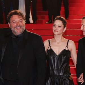 Leonardo Sbaraglia, Denis Ménochet, Marion Cotillard et Guillaume Canet - Descente des marches du film " Karma " lors du 79ème Festival International du Film de Cannes, le 15 mai 2026. © Jacovides-Moreau / Bestimage