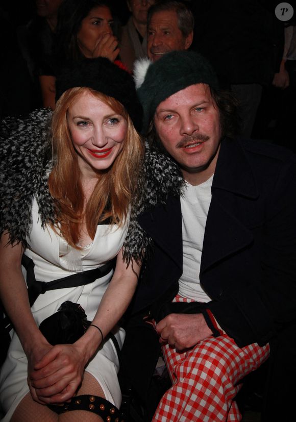 Julie Depardieu et Philippe Katerine arrivant au défilé de la collection printemps-été 2012 d'Etam qui s'est tenu aux Beaux-Arts de Paris, France, le 23 janvier 2012. Photo par Denis Guignebourg/ABACAPRESS.COM
