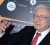 Warren Buffet, l'homme à la tête de Berkshire Hathaway, et sa fortune estimée à 148,2 milliards de dollars déclare ce mardi 11 novembre 2025 préparer sa succession. 

Warren Buffet lors de la première du film "Becoming Warren Buffet" à New York. Le 19 janvier 2017

Photo : STARMAX / BESTIMAGE