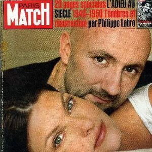 Fabien Barthez et Linda Evangelista en couverture de "Paris Match", numéro 2636 paru en décembre 1999.