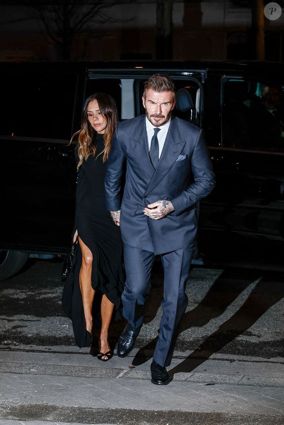 Victoria Beckham et son mari David Beckham - Victoria Beckham, tout juste élevée au rang de Chevalier des Arts et des Lettres, arrive en famille à l'hôtel La Réserve à Paris, France, le 26 janvier 2026. © Cyril Moreau/Bestimage
