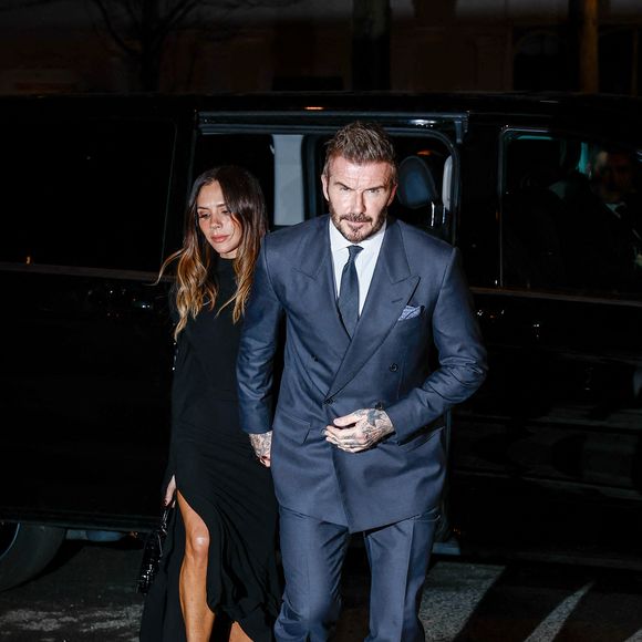 Victoria Beckham et son mari David Beckham - Victoria Beckham, tout juste élevée au rang de Chevalier des Arts et des Lettres, arrive en famille à l'hôtel La Réserve à Paris, France, le 26 janvier 2026. © Cyril Moreau/Bestimage