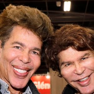 Igor et Grichka Bogdanov (Bogdanoff) expose au "Salon du Livre de Paris 2019 (Livre Paris)" à la Porte de Versailles à Paris, le 28 mars 2019.
© Cédric Perrin/Bestimage