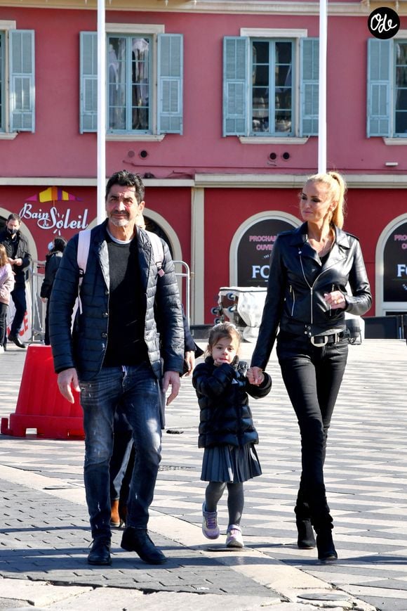 Les époux se sont notamment accusés à tour de rôle d'avoir exposé leur fille à des contenus à caractère sexuel

Adriana Karembeu Ohanian, son mari Aram et leur fille Nina durant la première bataille de fleurs du Carnaval de Nice 2022, Roi des Animaux, place Masséna à Nice, le 13 février 2022.  © Bruno Bebert/Bestimage