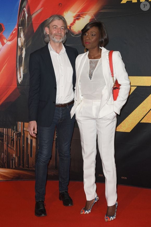 Pour rappel, on apprenait en septembre 2022, lors de la reprise de TPMP après les vacances estivales, que Gilles Verdez s’était marié au Sénégal, avec Fatou

Gilles Verdez et sa compagne Fatou - Avant-première du film "Taxi 5" au cinéma le Grand Rex à Paris, France, le 8 avril 2018. © Coadic Guirec/Bestimage