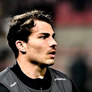 Pour séjourner dans ce lieu auquel la famille Dupont est attachée depuis plusieurs générations, il faut compter à partir de 90 euros la nuit.

Retour d'Antoine Dupont après 9 mois d'absence face au Racing92.

© Thierry Breton/PsnewZ/Bestimage