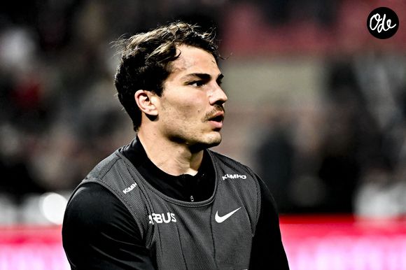 Pour séjourner dans ce lieu auquel la famille Dupont est attachée depuis plusieurs générations, il faut compter à partir de 90 euros la nuit.

Retour d'Antoine Dupont après 9 mois d'absence face au Racing92.

© Thierry Breton/PsnewZ/Bestimage