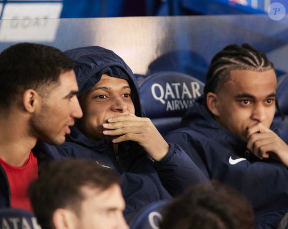 Achraf Hakimi, Kylian Mbappe et Ethan Mbappe dans les tribunes lors du match de football PSG Vs Clermont (1-1) au Parc des Princes à Paris le 6 avril 2024.
© Cyril Moreau / Bestimage