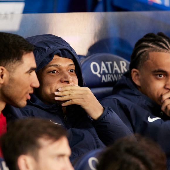 Achraf Hakimi, Kylian Mbappe et Ethan Mbappe dans les tribunes lors du match de football PSG Vs Clermont (1-1) au Parc des Princes à Paris le 6 avril 2024.
© Cyril Moreau / Bestimage