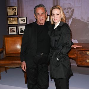 Thierry Ardisson et sa femme Audrey Crespo-Mara - Vernissage de l'exposition Jean Gabin à l'Espace Landowski / Musée des Années 30 à Boulogne-Billancourt le 8 mars 2022. © Coadic Guirev/Bestimage