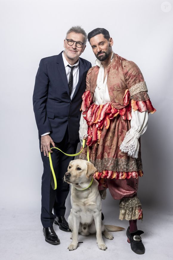 Exclusif - Laurent Ruquier, son compagnon Hugo Skliris (Manos) et leur chien Titi - Studio - Enregistrement de l'émission "La chanson secrète", présentée par N.Aliagas et diffusée le 29 décembre sur TF1
© Guillaume Gaffiot-Cyril Moreau / Bestimage
