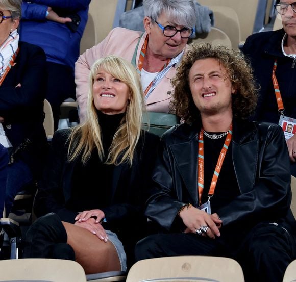 Isabelle Camus, son fils Joalukas Noah et son père Jean-Claude Camus dans les tribunes des Internationaux de France de tennis de Roland Garros 2024 à Paris, France, le 31 mai 2024. © Jacovides-Moreau/Bestimage
