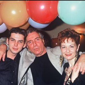 Son fils Guillaume est un batteur professionnel. 
Bernard Lavilliers, son fils Guillaume et Fabienne Thibeault dans les années 1990 à Paris. ©Bestimage
