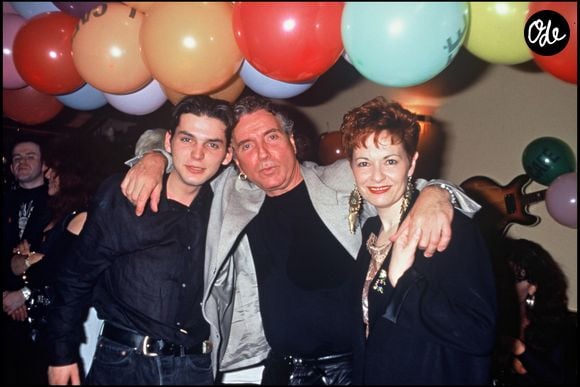 Son fils Guillaume est un batteur professionnel. 
Bernard Lavilliers, son fils Guillaume et Fabienne Thibeault dans les années 1990 à Paris. ©Bestimage