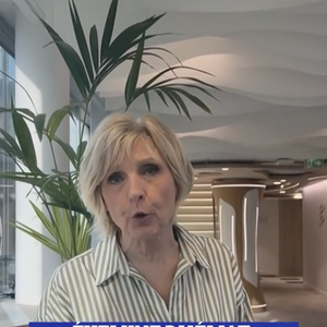 Evelyne Dhéliat adresse de jolis mots à Jacques Legros pour son passage dans "C l'hebdo". France 5