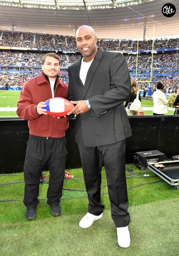 Antoine Dupont et Teddy Riner lors du match de football américain NFL entre les Saints de la Nouvelle Orleans et les Steelers de Pittsburgh au Stade de France à Saint-Denis le 25 octobre 2026. © Veeren / Bestimage