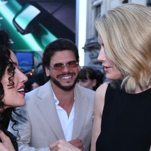 Rayane Bensetti a aussi pu croiser la journaliste qui apparait dans la série Disney + Lucky Luke et qui était venue en solo lors de cet événement sans son compagnon Laurent Delahousse.

Sabrina Ouazani, Rayane Bensetti, Alice Taglioni au lancement de la marque de voitures électriques Denza par BYD à l'Opéra Garnier à Paris le 8 avril 2026.
© Rachid Bellak / Bestimage