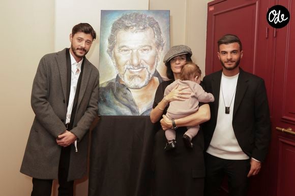 Sandrine Aboukrat Levi avec sa fille Nessyel, et Rephaël et Abel, les premiers enfants de Daniel Lévi lors d'un gala au théâtre Mogador à Paris au profit de l'association Daniel Lévi le 7 novembre 2022.

© Jack Tribeca / Bestimage
