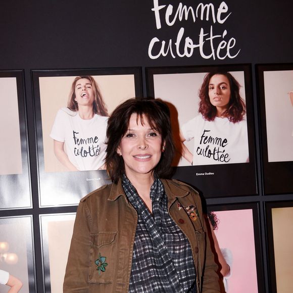 "J'ai longtemps été journaliste, et puis, il y a près de 20 ans, j'ai bifurqué dans l'humanitaire, explique-t-elle à "Forbes". J'ai fondé l'association Toutes à l'école, qui scolarise les petites filles issues des bidonvilles au Cambodge." 

Exclusif - Tina Kieffer - Dîner des "Femmes Culottées" Etam au Musée de la Monnaie à Paris le 22 mars 2022. © Rachid Bellak/Bestimage