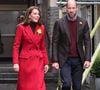 Cette initiative s’inscrit dans le cadre du programme Shaping Us, lancé par la Royal Foundation Centre for Early Childhood en janvier dernier.
Le prince William, prince de Galles, et Catherine (Kate) Middleton, princesse de Galles lors de leur visite royale à Pontypridd, Royaume Uni, le 27 février 2025. © Backgrid UK/Bestimage