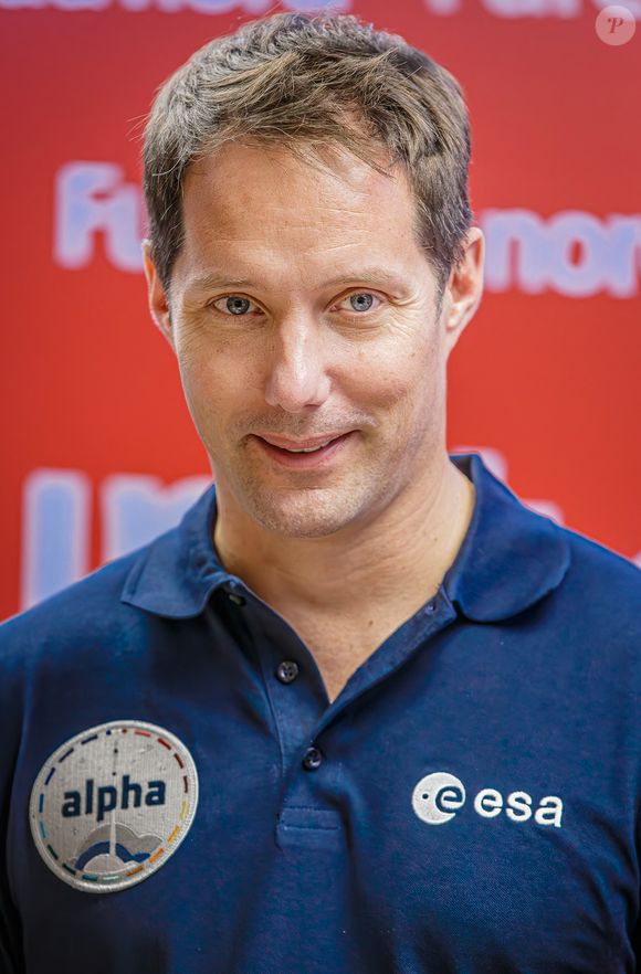Thomas Pesquet en dédicace pour son livre "Ma vie sans gravité" à la librairie Furet du nord à Lille, le 24 novembre 2023.
© Stéphane Vansteenkiste/Bestimage