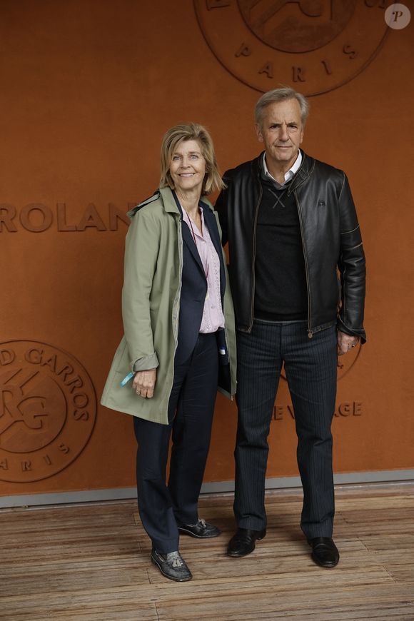 Bernard de la Villardière et sa femme Anne de Savignac lors des Internationaux de France de Tennis de Roland Garros 2025, à Paris, France, le 7 juin 2025. 

© Cyril Moreau / Bestimage