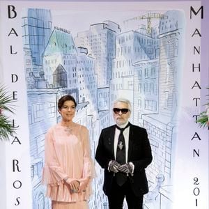 SAR La Princesse Caroline de Hanovre et Karl Lagerfeld - 64ème Bal de la Rose sur le thème de Manhattan, imaginé par K.Lagerfeld, au profit de la Fondation Princesse Grace, dans la Salle des Etoiles au Sporting Monte Carlo à Monaco. Le 24 mars 2018
© Pierre Villard / Palais Princier / SBM via Bestimage