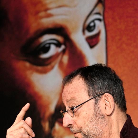 Alors que : « Mon père ne m’a pas laissé grand-chose de sa vie, et mon grand-père encore moins. »

Jean Reno, invité d'honneur du 10ème Festival international du Film de Comédie de Liège, donne une conférence de presse, le 5 novembre 2025.
© Photonews / Bestimage