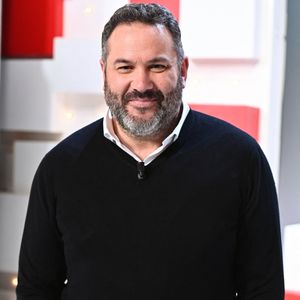 Plus que quelques jours pour découvrir leurs nouvelles chroniques !

Bruce Toussaint - Enregistrement de l'émission "Vivement Dimanche", présentée par M.Drucker et diffusée le 19 novembre sur France 3, au Studio Gabriel à Paris
© Guillaume Gaffiot / Bestimage