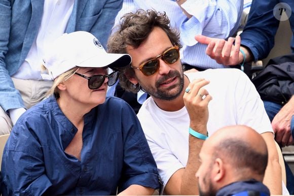 Photo : Anne-Élisabeth Lemoine et Bertrand Chameroy sont vus dans les  gradins de Roland Garros le 07 juin 2025 à Paris, France. Photo by  ABACAPRESS.COM - Purepeople