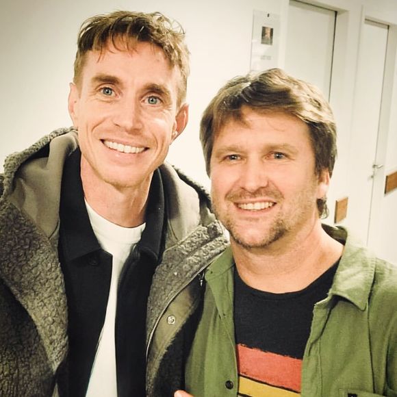 Dix-sept ans après "Lady Melody", Tom Frager a forcément changé physiquement, mais sa voix reste immédiatement reconnaissable.

Ben Mazué et Tom Frager. Extrait du compte Instagram de Tom Frager. © Instagram / Tom Frager