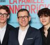 Père de cinq enfants, Dany Boon était seul dans sa voiture au moment des faits.
Eytan Boon, Dany Boon, Elia Boon assistent à la première du film 'La Famille Hennedricks' à Paris au Cinéma Pathe Beaugrenelle le 18 juin 2024 à Paris, France. Photo by Nasser Berzane/ABACAPRESS.COM