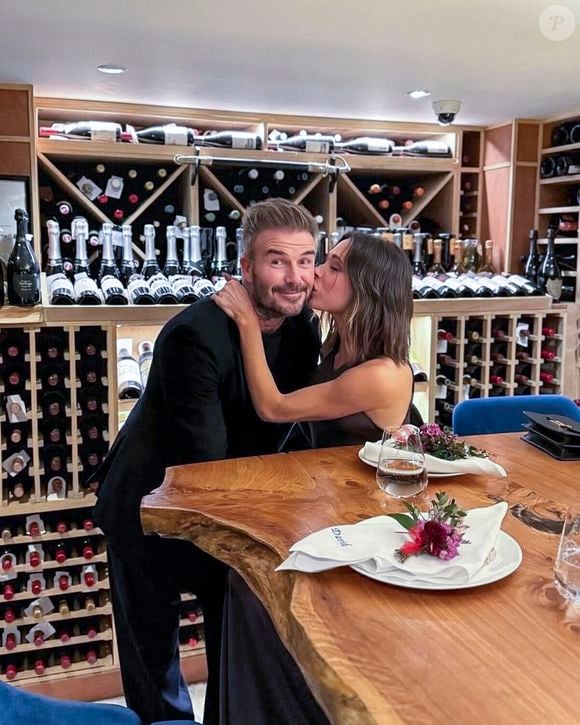 Elle semble avoir les clés de la réussite dans tous les domaines. 

Victoria Beckham et son mari David Beckham.