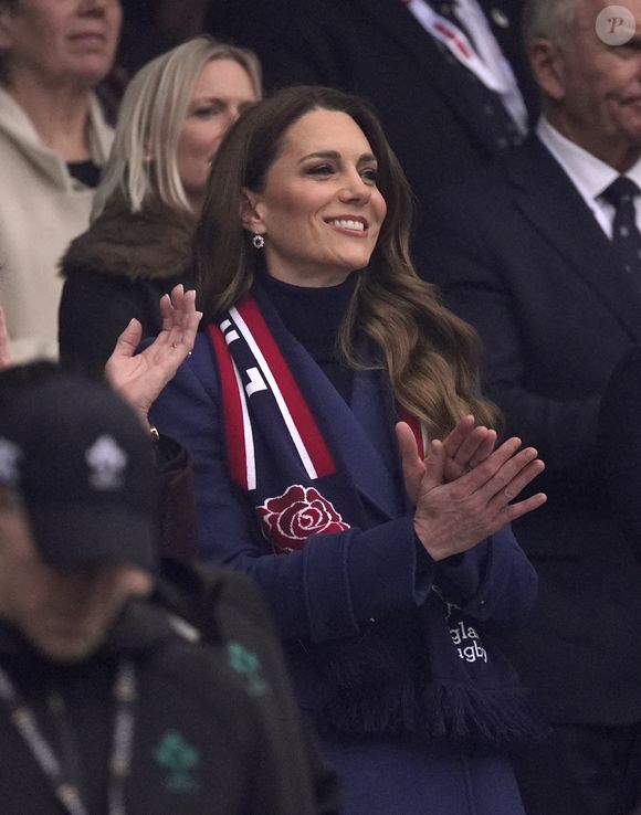 Kate Middleton les tribunes avant le match des Six Nations Guinness au stade Allianz de Twickenham, à Londres, le 21 février 2026.  

Photo : Andrew Matthews / PA Wire
