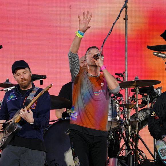 Photo d'archives du 31/05/23 de Coldplay en concert à l'Ethiad Stadium de Manchester dans le cadre de leur tournée mondiale Music Of The Spheres. Shania Twain jouera le rôle de légende à Glastonbury, tandis que la chanteuse britannique Dua Lipa, le groupe de rock Coldplay et la chanteuse américaine Sza ont été annoncés comme les têtes d'affiche de cette année. Date d'édition : jeudi 14 mars 2024. ... Glastonbury 2024 ... 14-03-2024 ... UK ... Le crédit photo doit être lu comme suit : Peter Byrne/PA Wire. Numéro de référence unique : 75614174 ... Voir l'article de PA SHOWBIZ Glastonbury. Le crédit photo doit être lu comme suit : Peter Byrne/PA Wire : Peter Byrne/PA Wire
