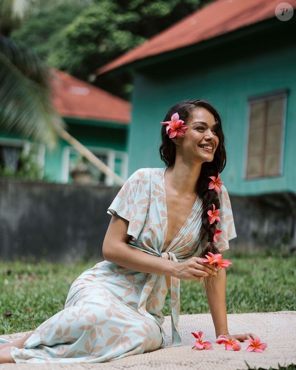 Hinaupoko Deveze, Instagram