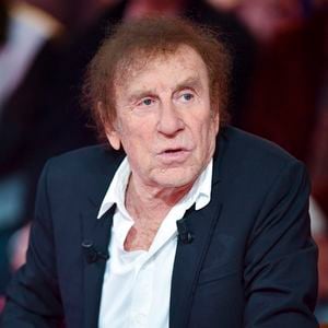 Alain Souchon lors de l'enregistrement de l'émission "Famille je vous aime" présentée par M.Drucker et qui sera diffusée le 29 décembre sur France 3, au studio Rive gauche, à Paris, France, le 2 décembre 2025. © Gaffiot-Perusseau/Bestimage