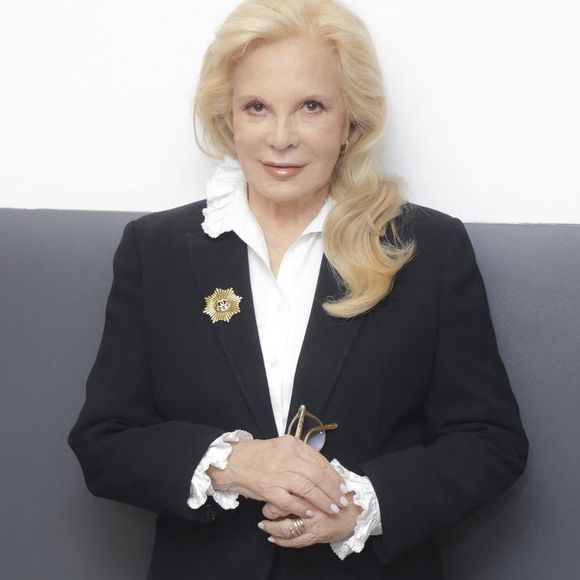 Sylvie Vartan vient tout récemment de perdre un membre de sa famille

Sylvie Vartan sur le plateau de l’émission "Face à Hanouna" - © Jack Tribeca / Bestimage