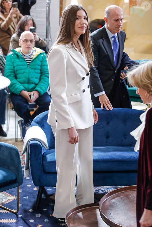 Un concours à son nom qui était organisé dans la Galerie des collections royales située dans l’enceinte du palais royal de Madrid. 

L'infante Sofia d'Espagne assiste à la cérémonie de remise des prix "Objetivo Patrimonio. Concurso De Fotografía Infanta Sofía" au Musée de la Galerie des Collections Royales le 13 décembre 2024.