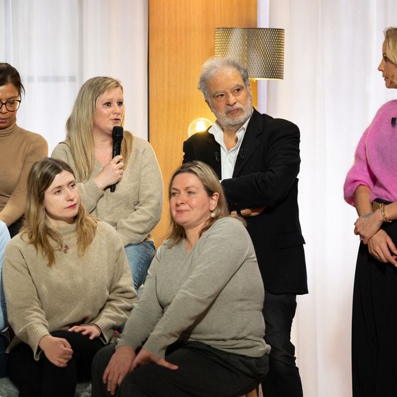 Raphaël Mesrahi, Elodie Gossuin sur plateau de l'émission "Animalement Vôtre" présentée par Bernard Montiel et diffusée le 3 mai 2026 sur France 3, à Paris, France, le 13 janvier 2026. © Julien Sarkissian/Bestimage
